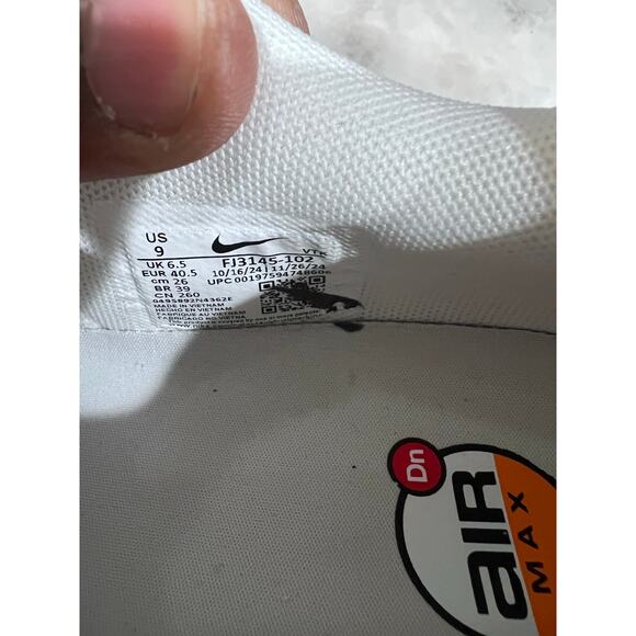 Nike Air Max Dn White Men’s 9 FJ3145-102 Running Shoes Sneaker Triple White - Picture 6 of 12